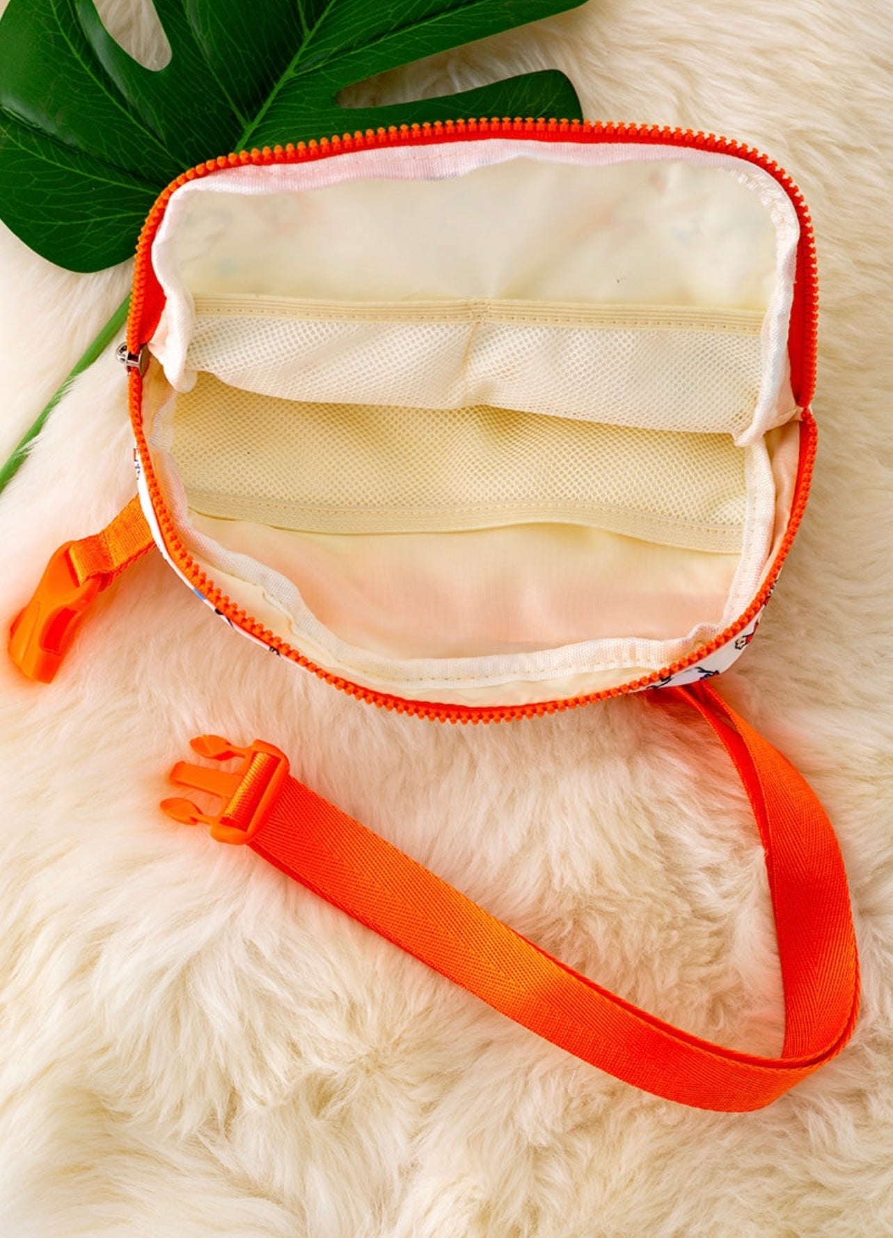 🍊 Friends Crossbody or belt bag.